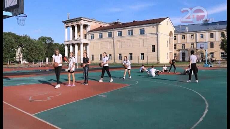 Спортплощадки Уссурийска заполнены людьми