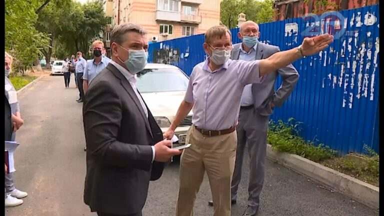 Качество ремонта дворов в Уссурийске проверил глава округа
