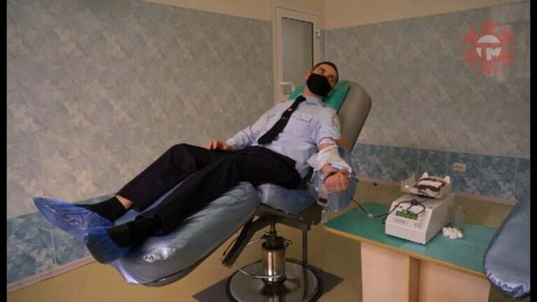 Звание «Почетный донор» получил сотрудник линейного отдела полиции Евгений Боловцов