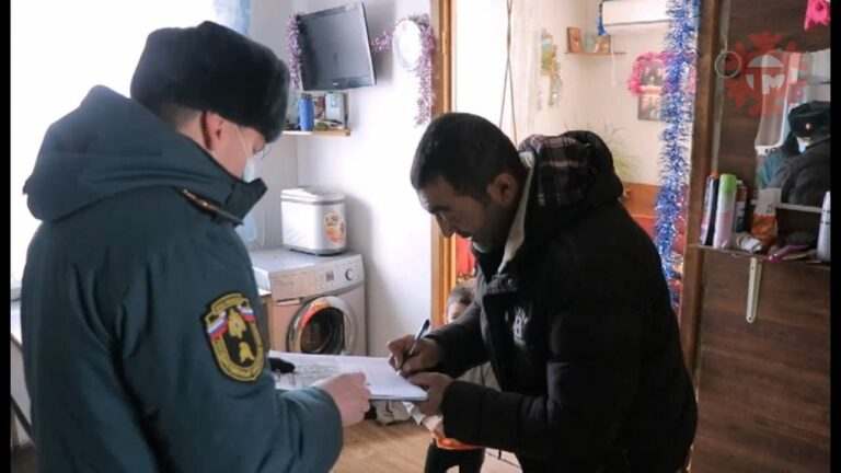 Пожарные инспекторы каждый день навещали уссурийцев в домах в печным отоплением