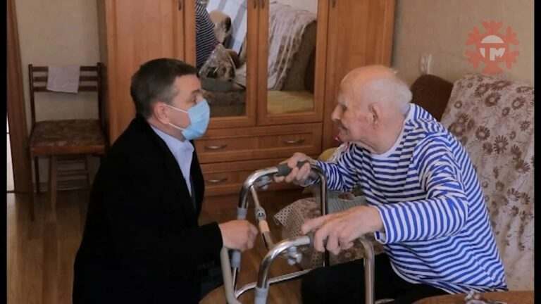 Глава Уссурийска посетил блокадников Ленинграда