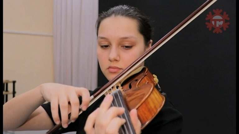 Юная скрипачка из Уссурийска выступила на международном телеконкурсе «Щелкунчик»
