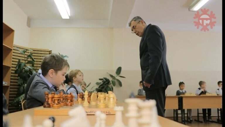 Сеанс одновременной игры в шахматы прошел в школе № 32 Уссурийска