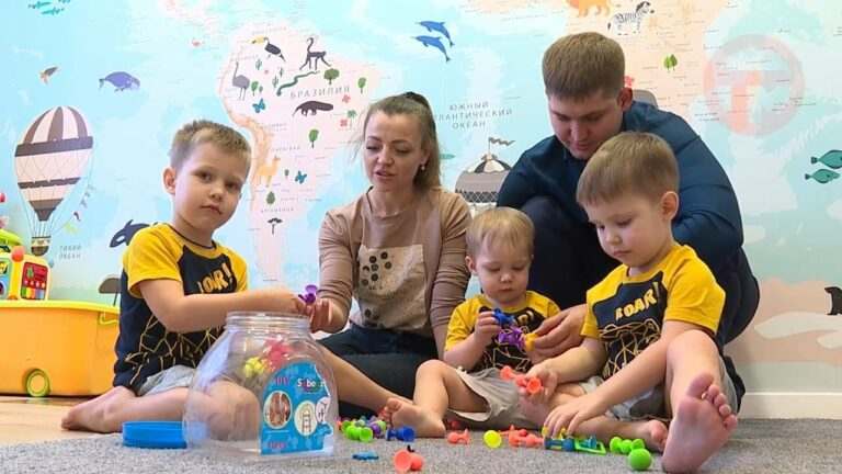 12 молодых семей Уссурийска получили деньги на покупку жилья