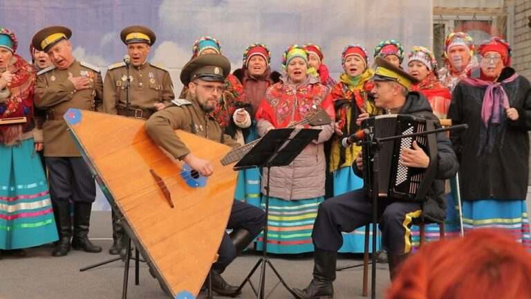 Второй день Масленицы отметили в ДК Дружба