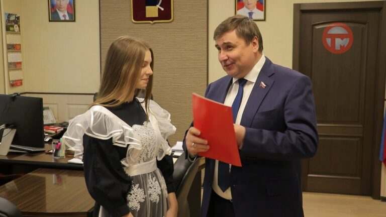 Дума Уссурийска провела конкурс сочинений среди старшеклассников