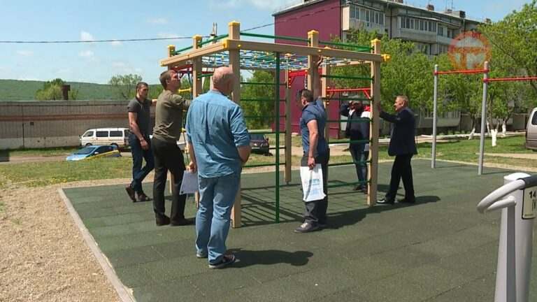 Новые детские площадки в селах осмотрела специальная комиссия