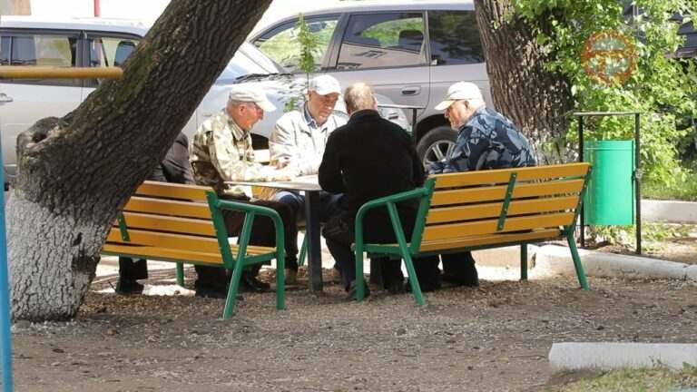 На Комсомольской, 74 комиссия приняла работы по ремонту двора