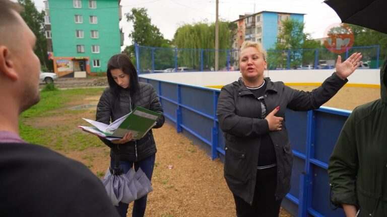 Новые хоккейные коробки во дворах Уссурийска