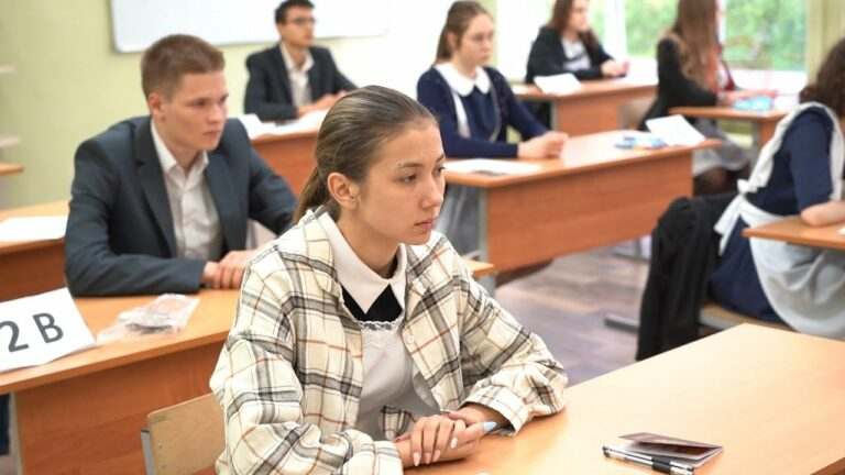 ЕГЭ по русскому языку написала первая часть уссурийских школьников