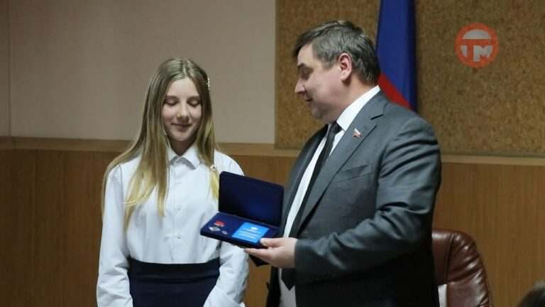 Уссурийскую школьницу Валерию Горобец наградили медалью «Горячее сердце»