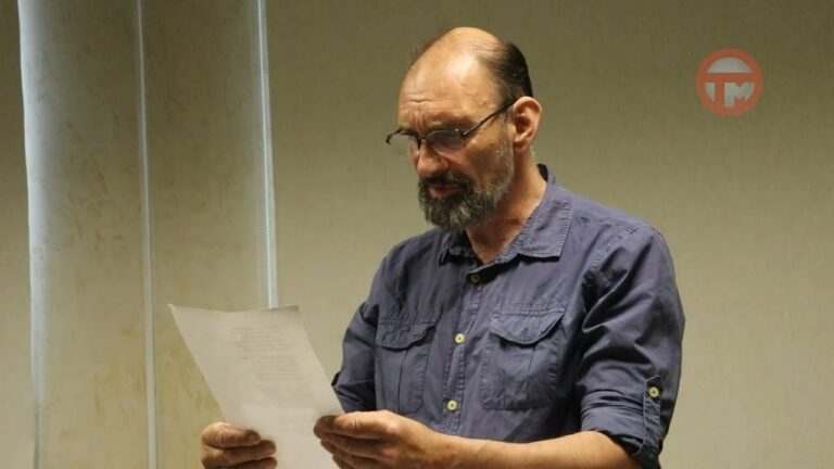Писатель Михаил Тарковский приехал в Уссурийск и побеседовал с читателями