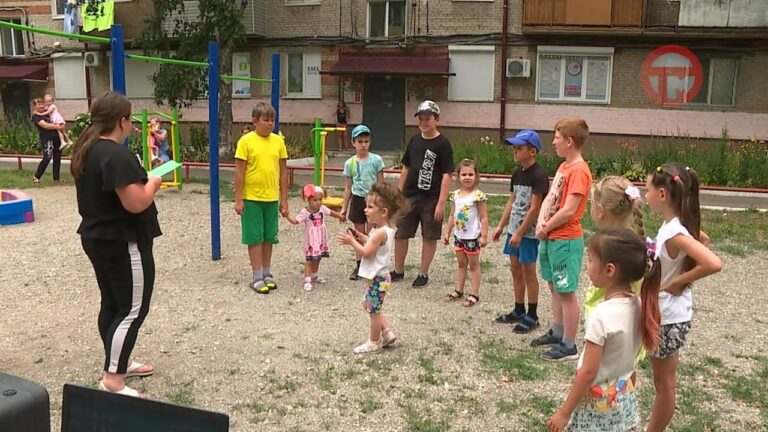 Особенный сбор взрослых и детей на Крестьянской, 38