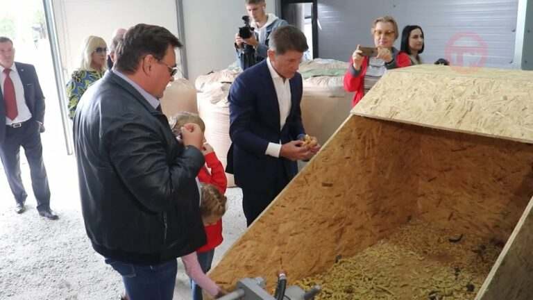 Свой попкорн зимой будут есть приморские кабаны, а лесничество сможет наблюдать за экосистемой края на новых «Нивах»