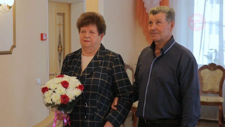 Золотых юбиляров поздравили в Уссурийском ЗАГСе