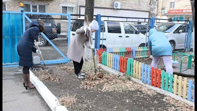 Сегодня у дома ребенка на улице Некрасова трудились волонтеры
