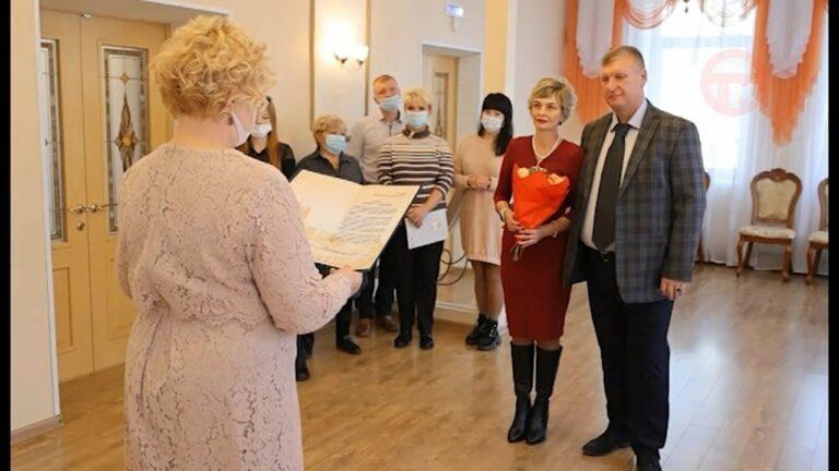 Тридцать лет вместе — жемчужную пару поздравили в Уссурийском ЗАГСе