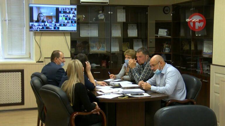 Индексация заработной платы учителям и деньги на украшение города к Новому году