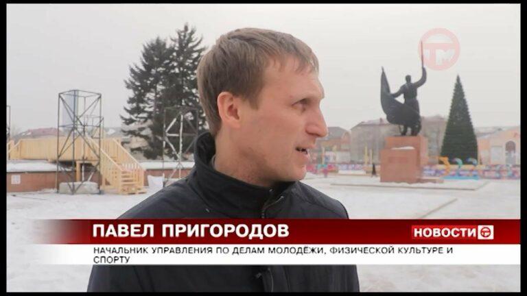 В центре Уссурийска устанавливают ледовые фигуры, заливают каток и доделывают основание горок
