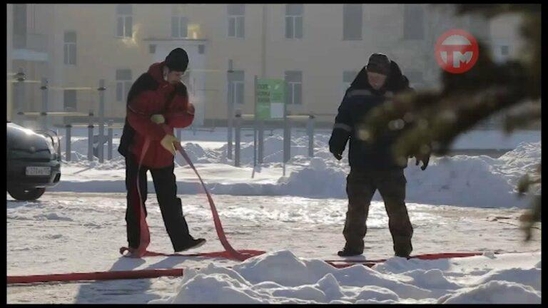 Заливка хоккейных коробок началась в Уссурийске
