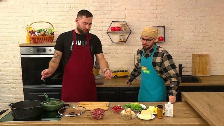 ЕСТЬ Today. 13.12.2021  Салат с рукколой и говядиной и паста с шампиньонами в сливочном соусе