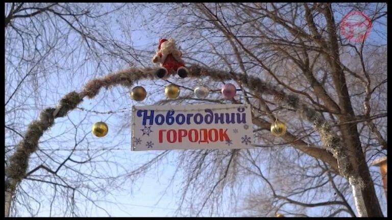 Ёлки, мишура, игрушки. Жители Ленинградской свой двор превратили в новогодний городок
