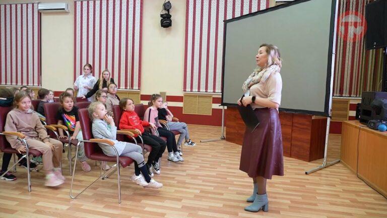 Патриотическая смена собрала школьников в лагере при Центре детского творчества