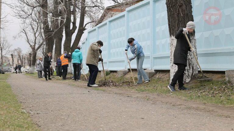 Сотрудники водоканала привели свою территорию в порядок