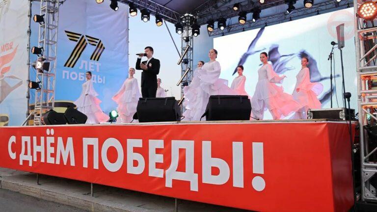 #хроникидняпобеды Праздничная программа ко Дню Победы на центральной площади прошла насыщенно