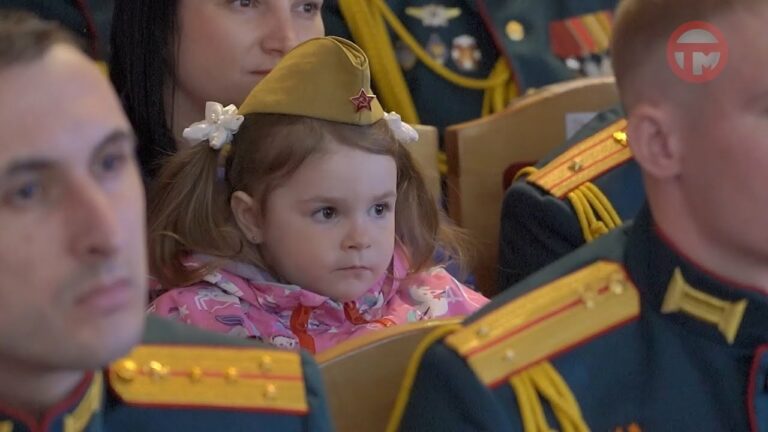 #хроникидняпобеды Торжественное собрание прошло в Доме офицеров российской армии в Уссурийске