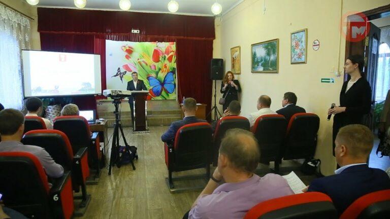 Жители из Утесного, Партизана, Красного Яра и Линевичей встретились с главой округа