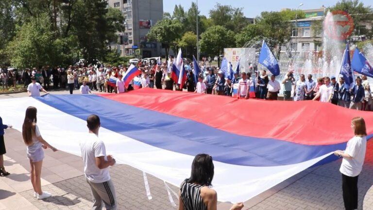Митинг-концерт ко Дню России провели в молодежном центре «Горизонт»