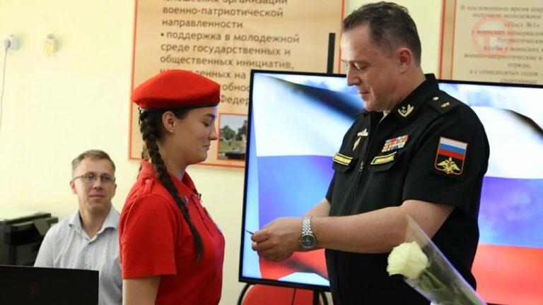 Контр-Адмирал Владимир Цимлянский посетил уссурийский дом юнармии