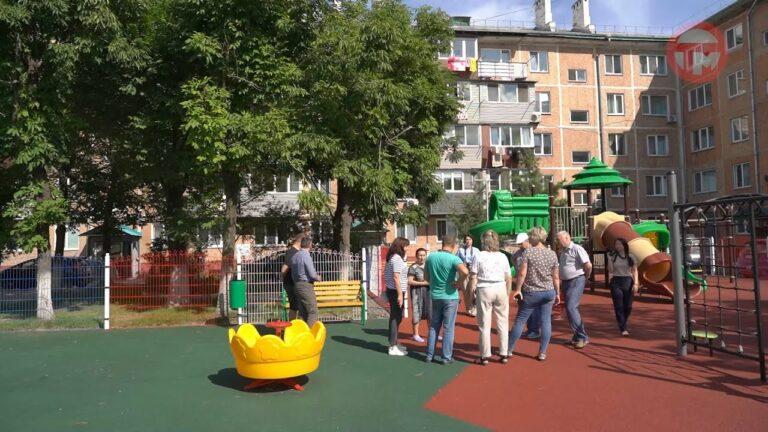 14 обновленных дворов Уссурийска приняла специальная комиссия