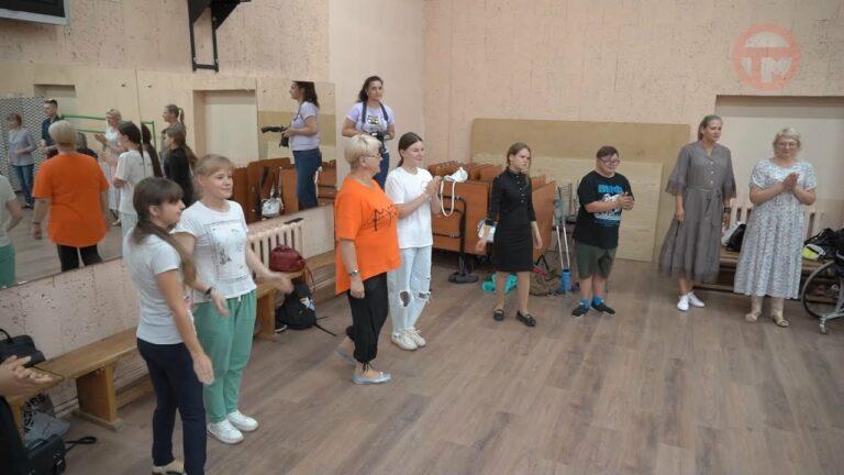 Репетиции инклюзивного бала «Одна мечта на двоих» проходят в молодежном центре «Горизонт»