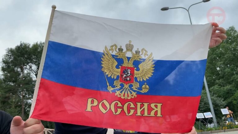 День государственного флага отмечают по всей стране сегодня