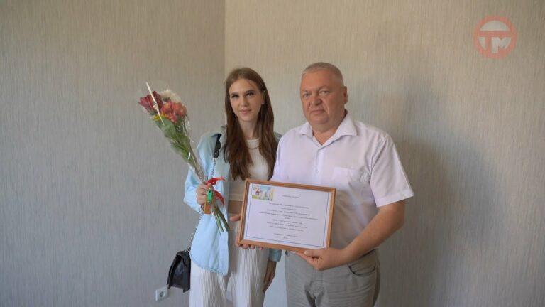 Еще одна сирота в округе стала собственницей жилья