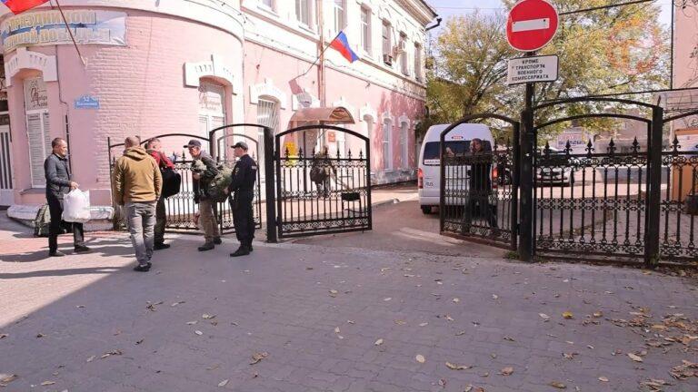 Автобусы с призывниками отбывают от уссурийского военного комиссариата
