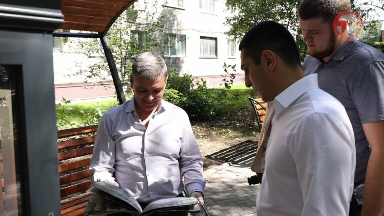 Ремонт дворов и новые скверы. Глава округа проверил ход работ по благоустройству