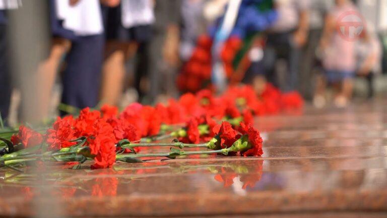 Возложение цветов к Вечному Огню прошло в годовщину 77-летия со дня окончания Второй Мировой Войны