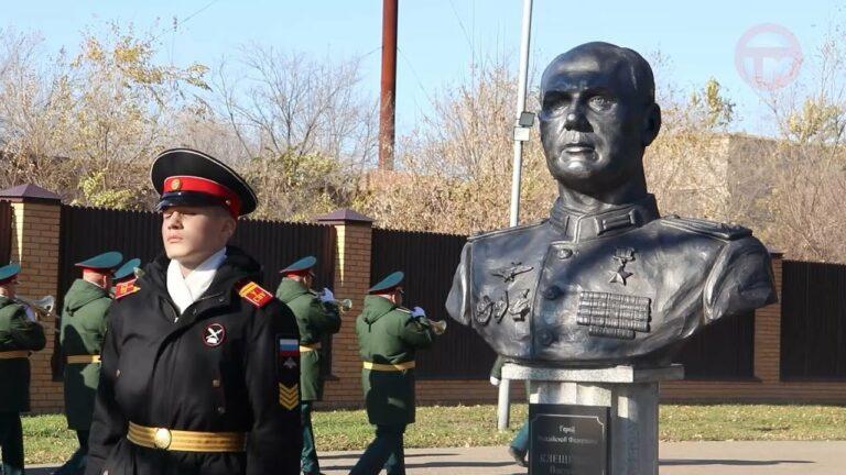 Памятный бюст летчику, который погиб во время СВО, установили в Уссурийском суворовском училище