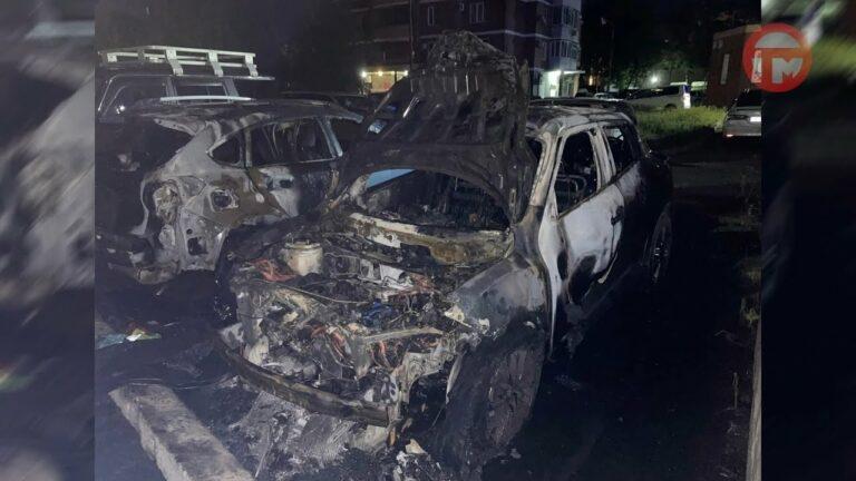Полицейские поймали местного жителя, который поджёг два автомобиля