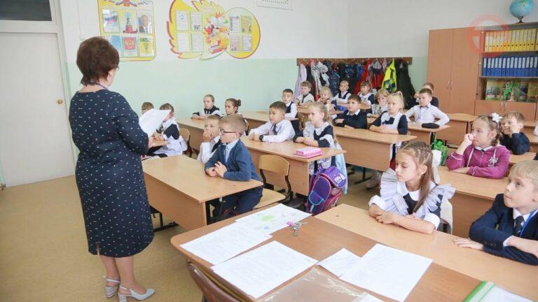 Классный час «Разговор о важном» проходит каждую неделю в школах Уссурийска