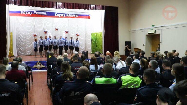 В филиале Дальневосточного юридического института поздравляли защитников правопорядка