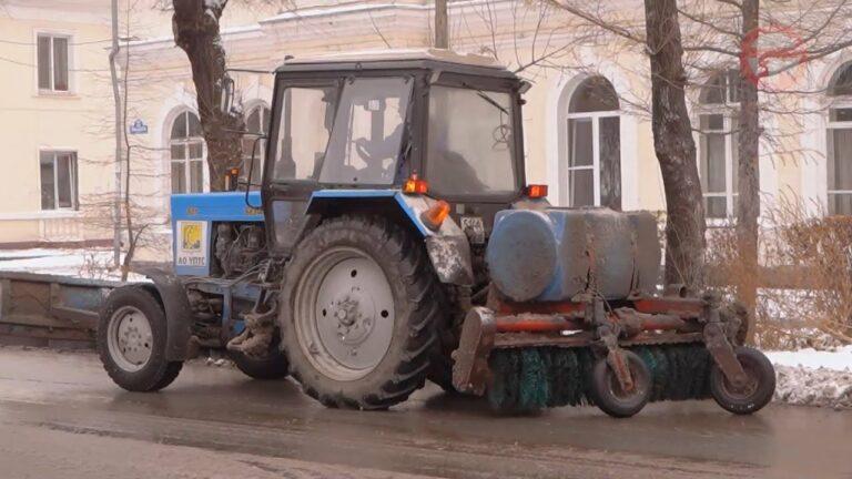 В выходные последствия снега дорожные службы устраняли в круглосуточном режиме