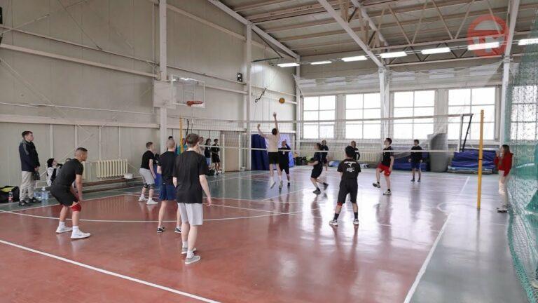 Турнир по волейболу «Золотой колосок» прошел в спортзале 16-й школы