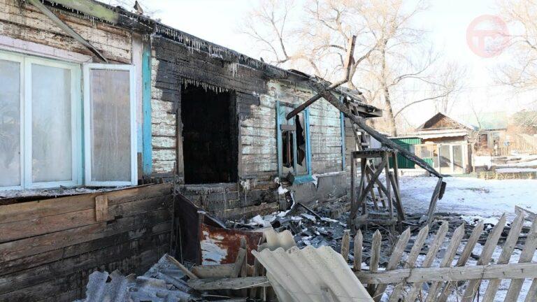 Жилой дом сгорел на улице Красина сегодня ночью