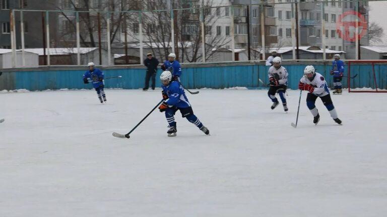 Хоккейную коробку подготовили к зимнему сезону в Доброполье