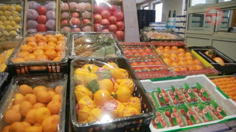 В местные магазины поступила большая партия мандаринов
