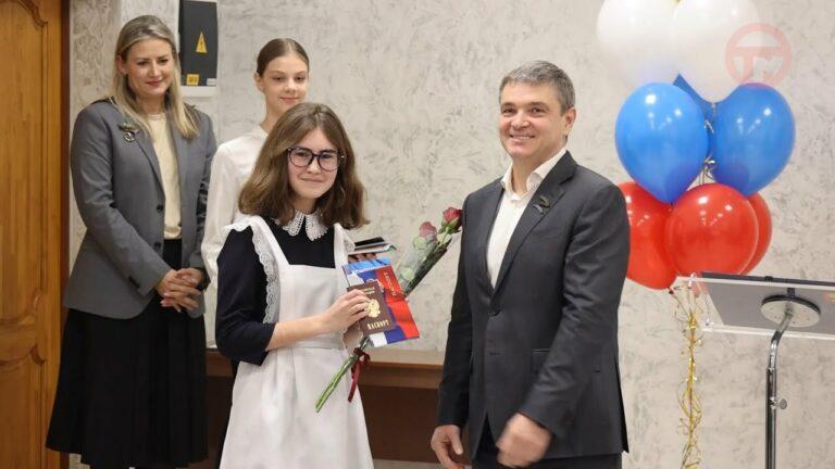 Уссурийские школьники получили паспорта граждан России